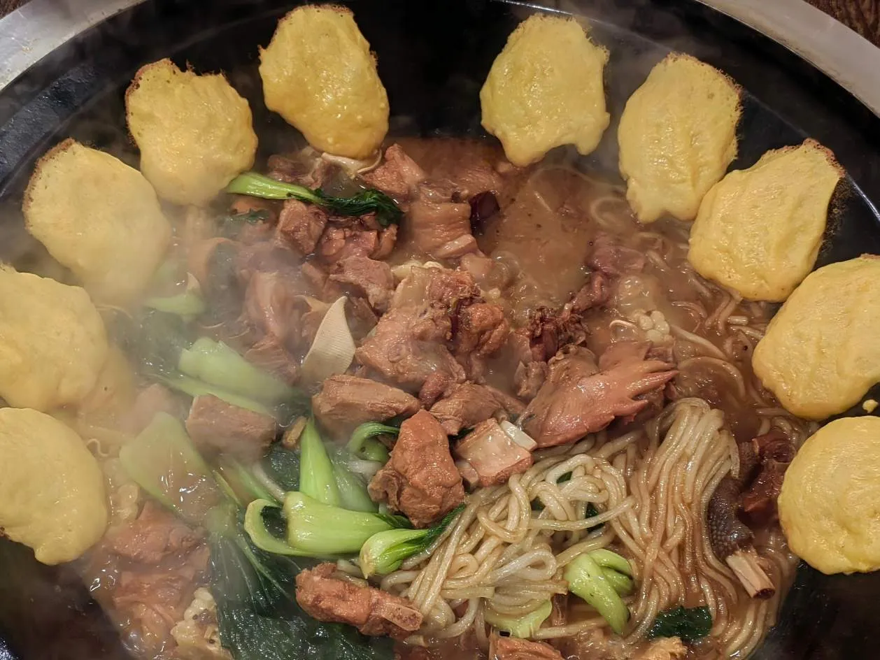 ຜູ້ຈັດການຜູ້ຊາຍສະເຫນີອາຫານພິເສດສໍາລັບພະຍາຍາມ