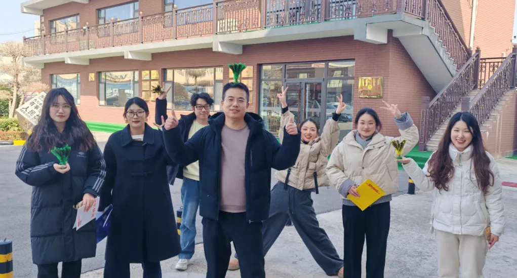 ການພັກຜ່ອນອາຫານທ່ຽງສັ້ນເຮັດໃຫ້ຫ້ອງການມີຄວາມມ່ວນ Shuttlecock